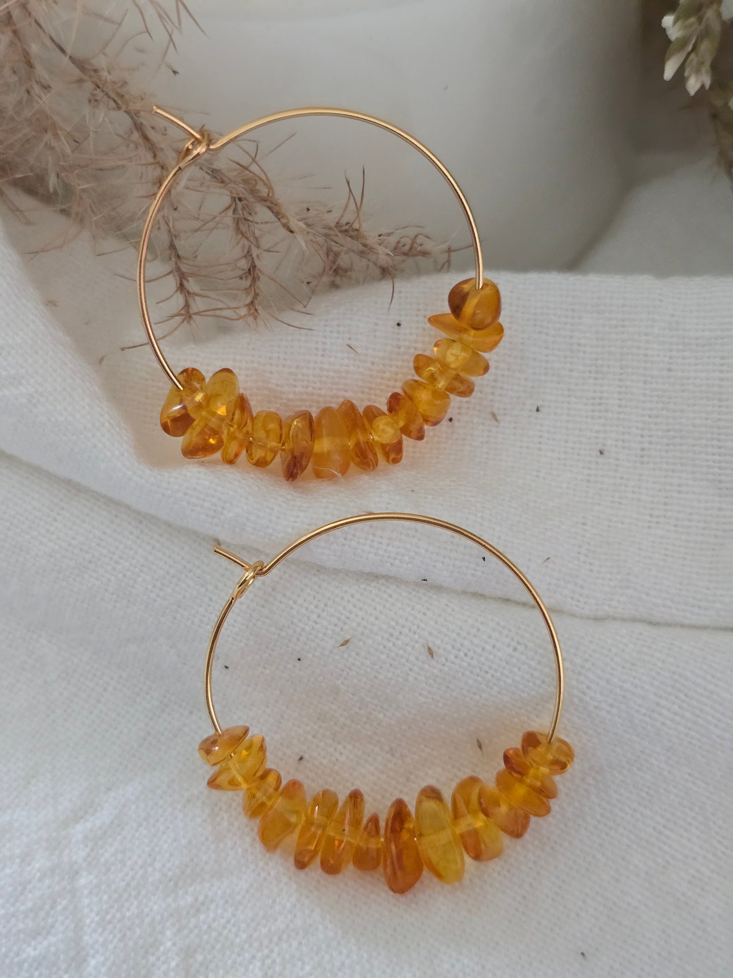 Boucles d'oreilles Créoles "Éclat d'Automne" Ambre & acier inoxydable doré