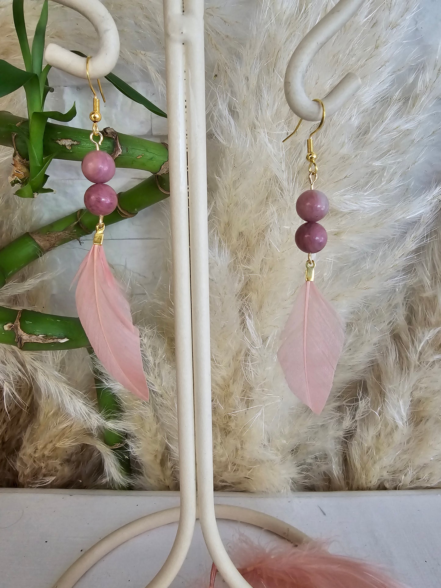 Boucles d'oreilles Plume "Kori Helen" Agate de Botswana & acier inoxydable doré